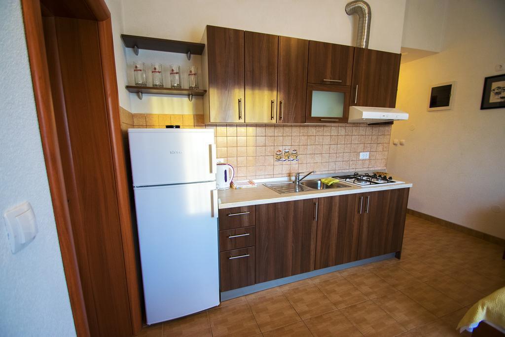 Apartments Zile Starigrad Paklenica Zimmer foto