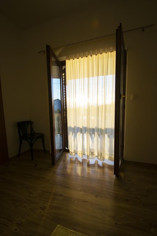 Apartments Zile Starigrad Paklenica Zimmer foto