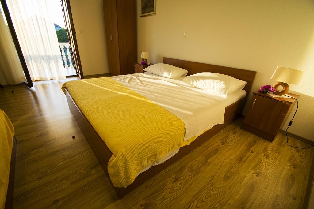 Apartments Zile Starigrad Paklenica Zimmer foto