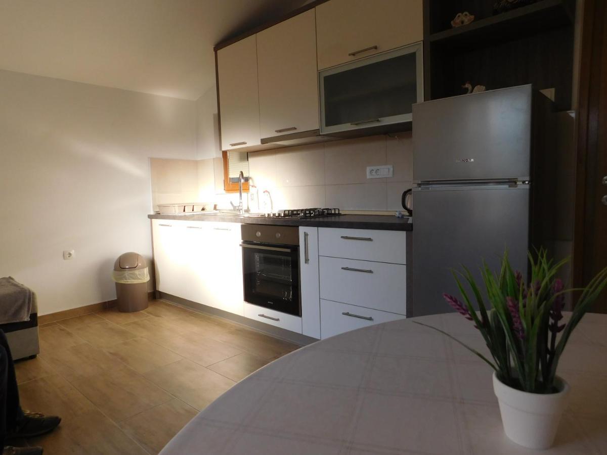 Apartments Zile Starigrad Paklenica Exterior foto